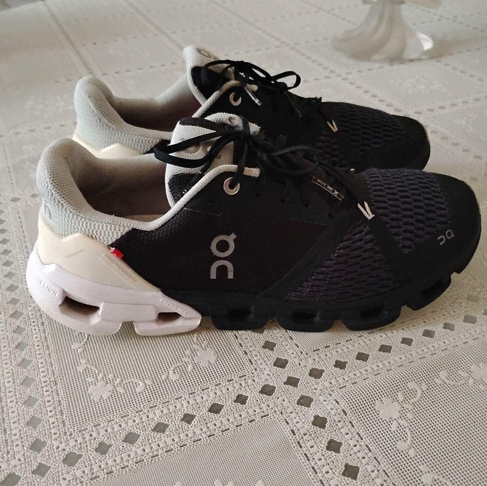 On Running Black and Gray Athletic Shoes - Picture 15 of 16